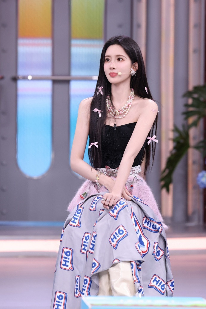 1.孟姐和小林的古装剧马上要抬上来了，两家团队又合计着一块炒。2.企鹅出品的古装
