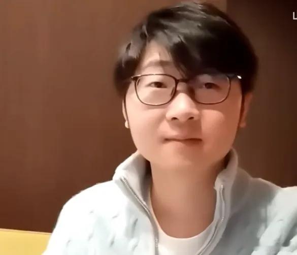 Zhou神自曝逛个税就交了几千万，有一说一直播火热的那些年，顶级主播的收入是真的