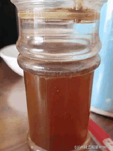 这饭店的醋里是什么玩意儿？