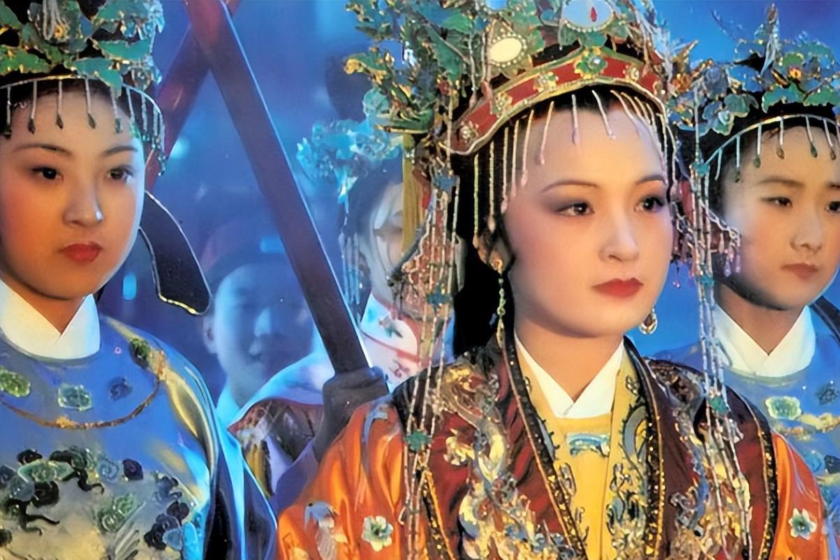 贾元春的致命糊涂：被勒死前才想起救家族，贾政王夫人养了个“白眼狼”？这话戳