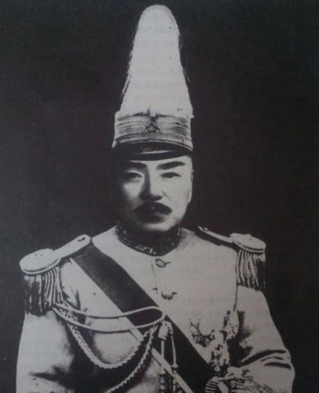 1917年，张勋复辟失败后，预感到一场厄运即将降临的冯德麟向张作霖求助，张念旧谊