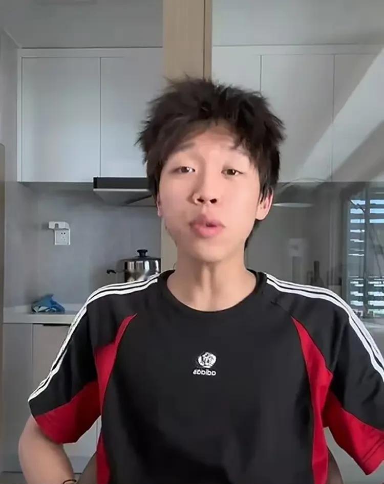 闫学晶家族学历曝光！中戏三人行背后，藏着比血缘更硬的传承儿子林傲霏中戏毕业