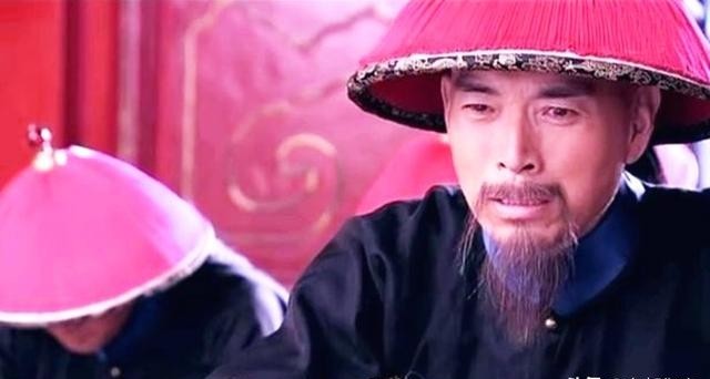 1750年，乾隆派亲信德保，抄了三朝元老张廷玉的家。所抄之物除了古玩字画、玉器珠