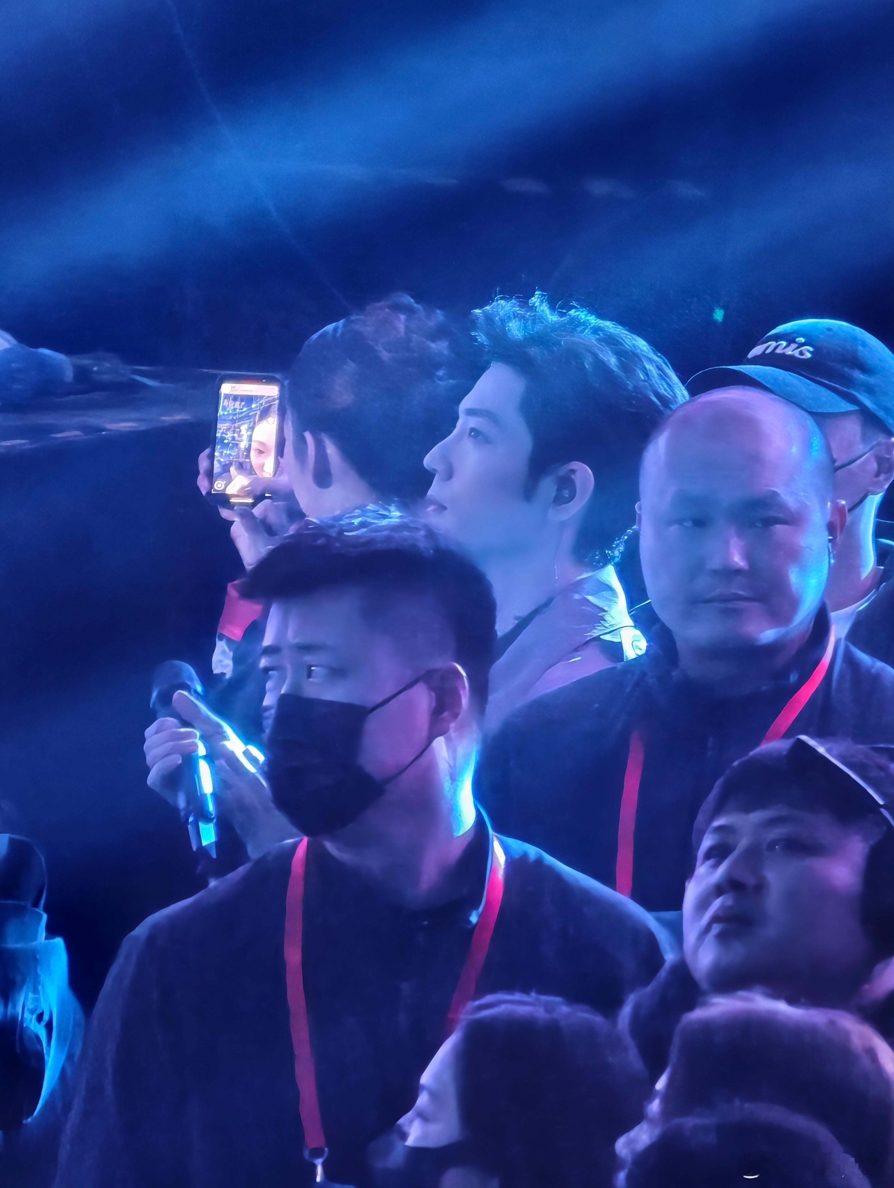 笑死我了旁边的女生超绝不经意偷拍