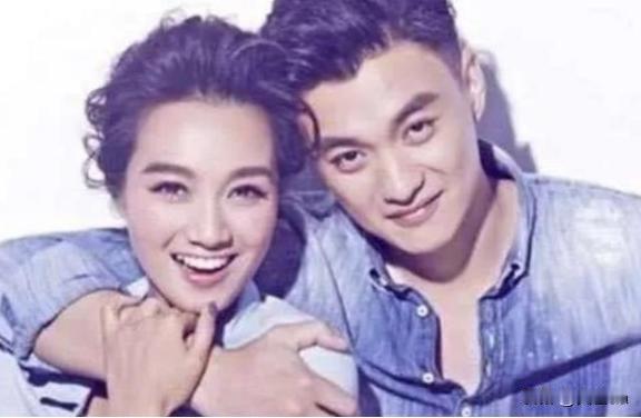 2011年，身家50亿的温州首富周旭辉看上了“李云龙”的老婆童蕾，面对金钱的攻势