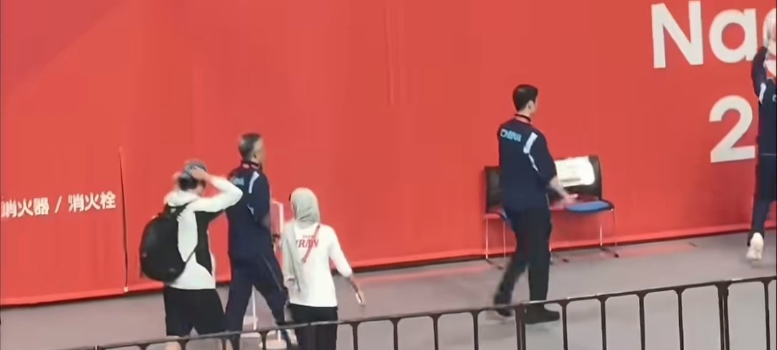 名古屋亚运会男单决赛后的那一幕，与其说是王皓“生气了”，不如说是一个专业人士在极