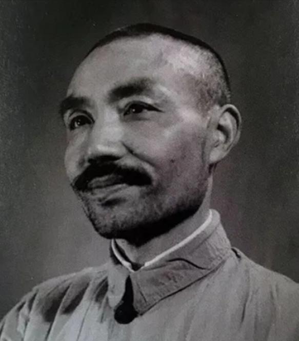 他建国之后长期休养，没有军衔和工作，1955年评级的时候，让工作人员犯了难，毛主