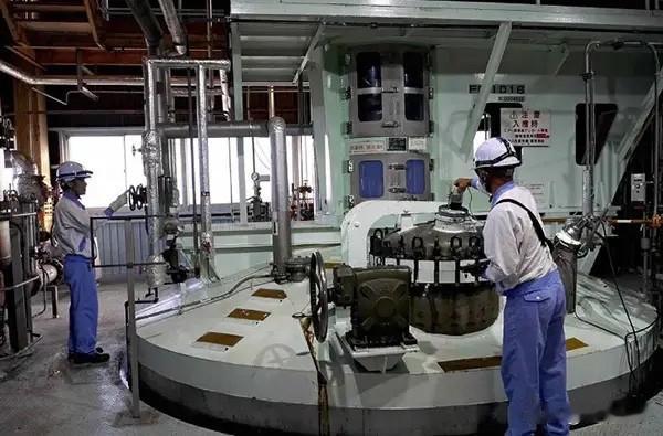 日本医疗界吓坏了！抗生素命门被锁，这回真要“药荒”了？日本这回是真慌了神！嘴