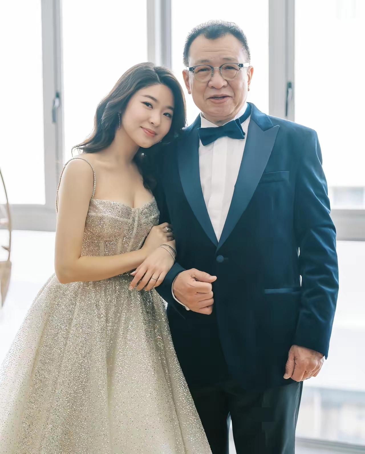 我有种预感，许绍雄的女儿许惠菁可能这辈子都不会再想着开店了，不是因为父亲已经花了