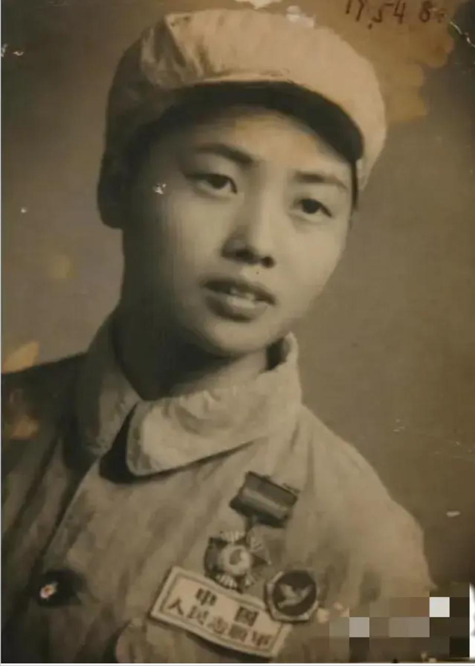 抗美援朝战场上，年仅16岁的志愿军女护士，被美军炮弹碎片重创双眼，剧痛之下直接昏