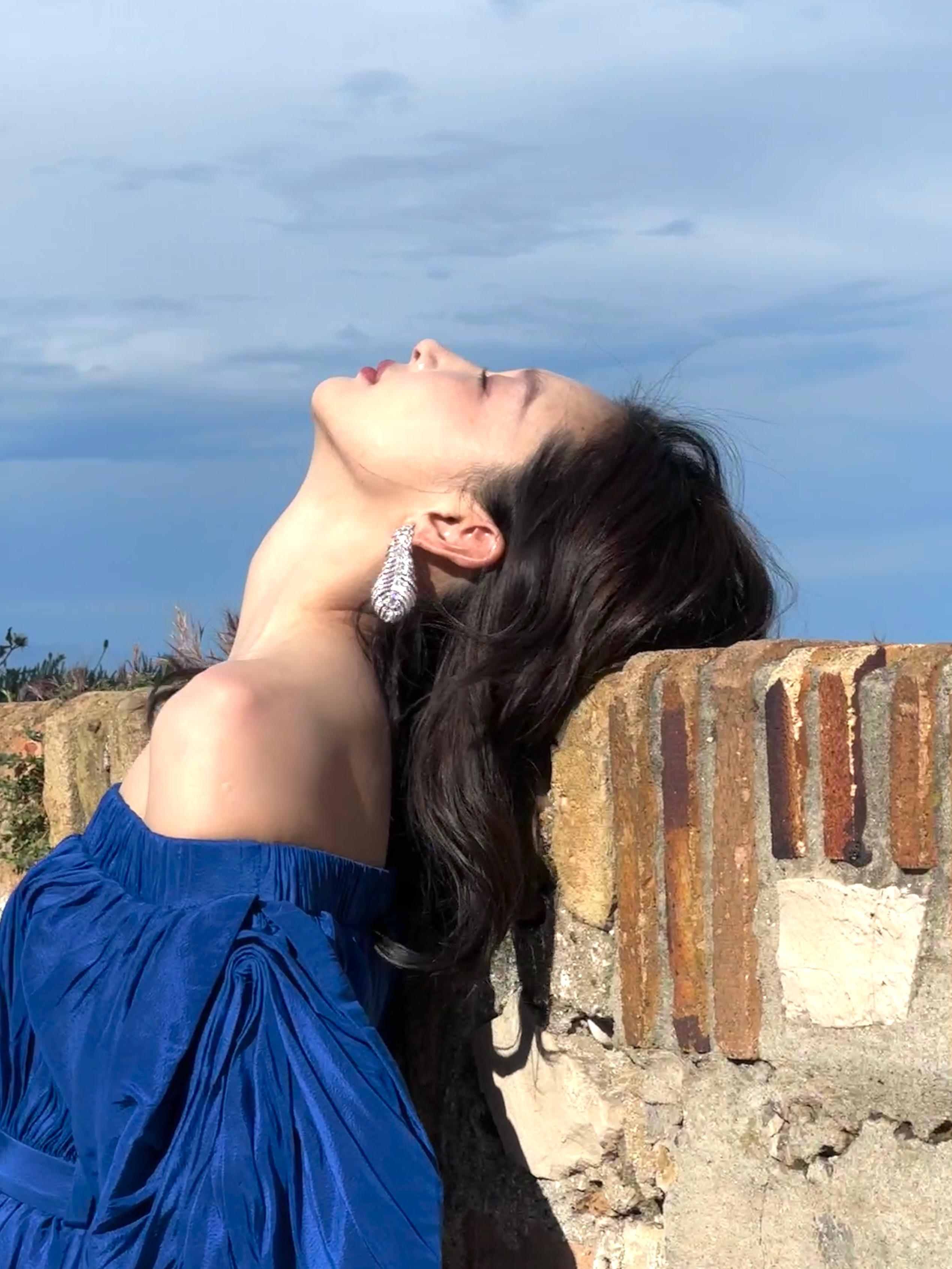 周冬雨在复制粘贴的时代，你是手写的诗