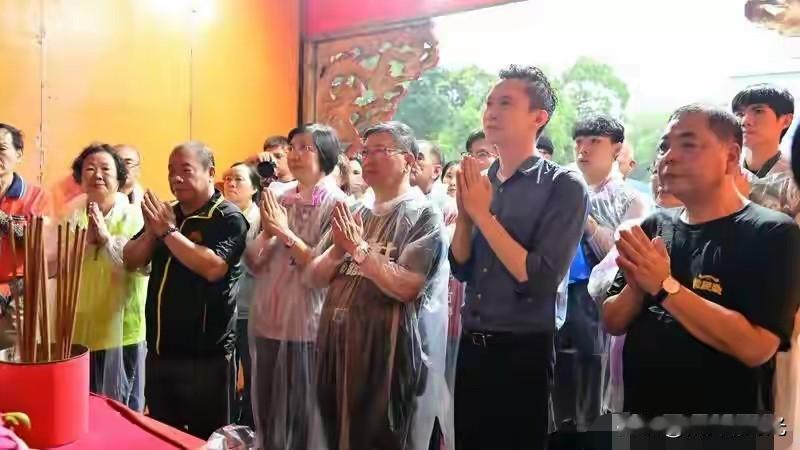 看来，新竹副县长陈见贤大概率要步彰化县长王惠美的后台了，大概率不会为初选胜出的徐