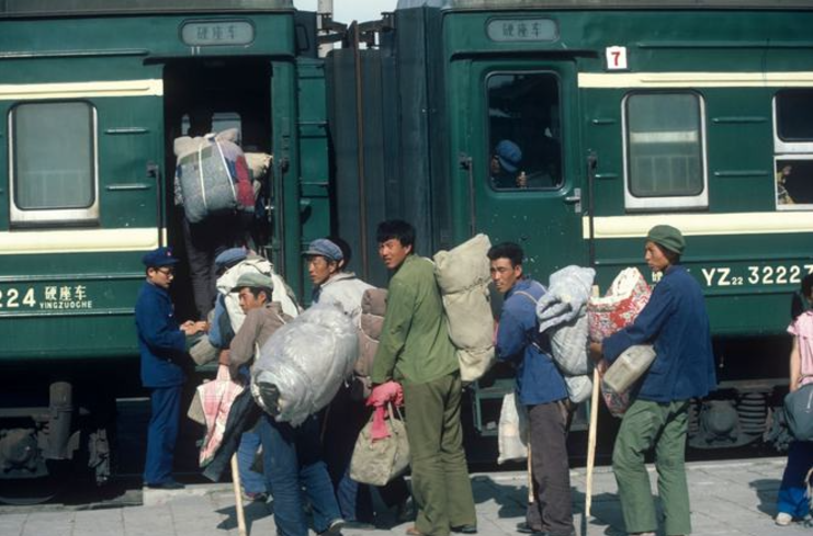 走，上班去！（1984年的老照片） 