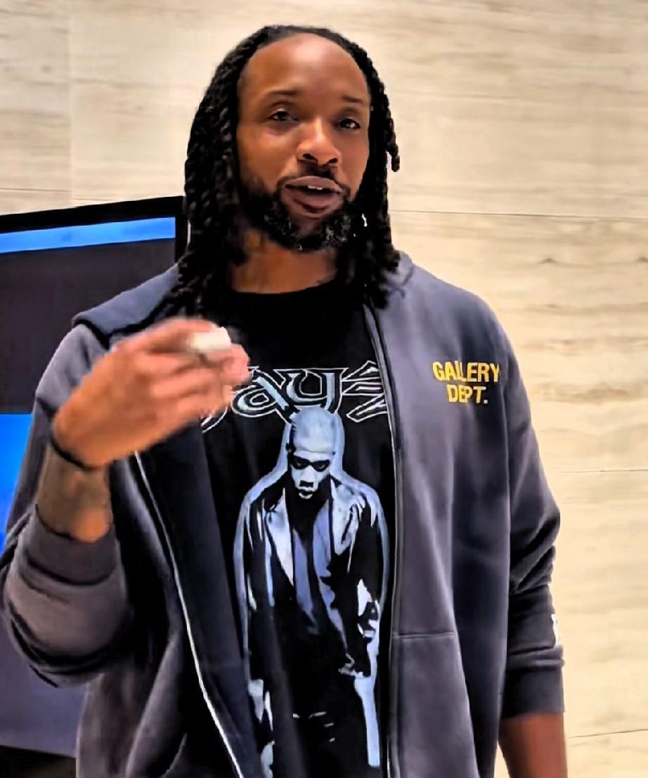 看走眼！辽宁男篮外援威尔斯“拒签”广东队球衣，定睛一看，原来是个郭艾伦在辽宁队时