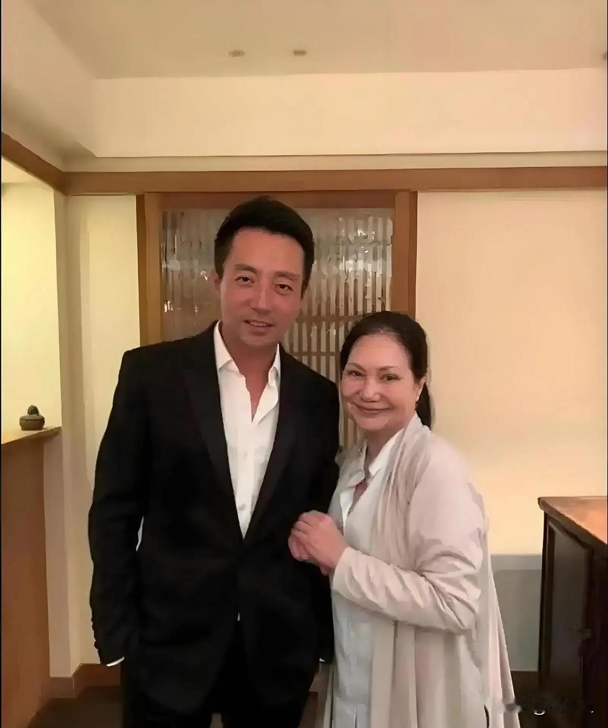 难怪刘均愿意接《六姊妹》这个戏，原来他家里也是没有儿子，就3个女儿。只是