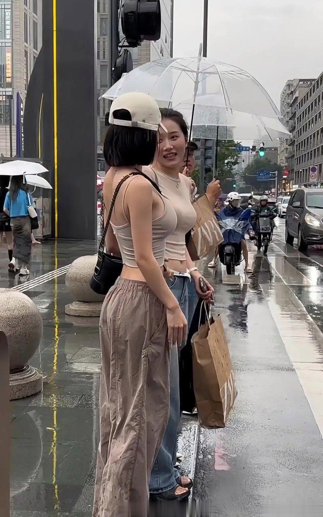 下雨还好下的小，有人来送伞吗？