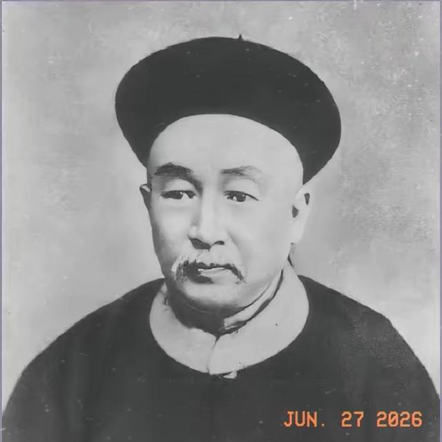 1945年，一个“汉奸”提着十亿现金和上百根金条投奔新四军，两位将领当场愣住，这