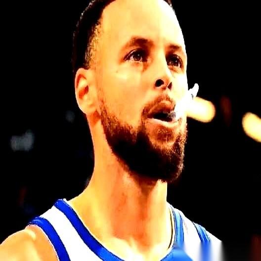 NBA那个历史得分榜，现在别看了，那不是榜单，是库里的狩猎名单。第一个目标，哈