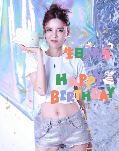 #苏醒为老婆庆30岁生日#苏醒老婆廖语辰发出18岁生日写真，18岁的姐姐好漂亮