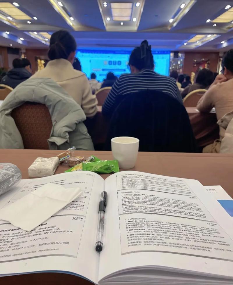 在体制内多年，发现一个“可怕“现象。会议的本质就是一个培养服从性的载体，不是