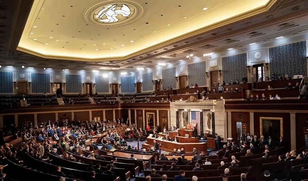 刚刚美国众议院以395:2的压倒性多数通过“台湾保护法案”，还放话狂言“倘若中国