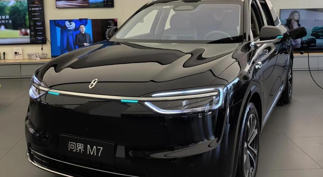 买车这事，我算是看明白了，千万别被牌子给绑架了。老公非要放弃华为问界新M7，去