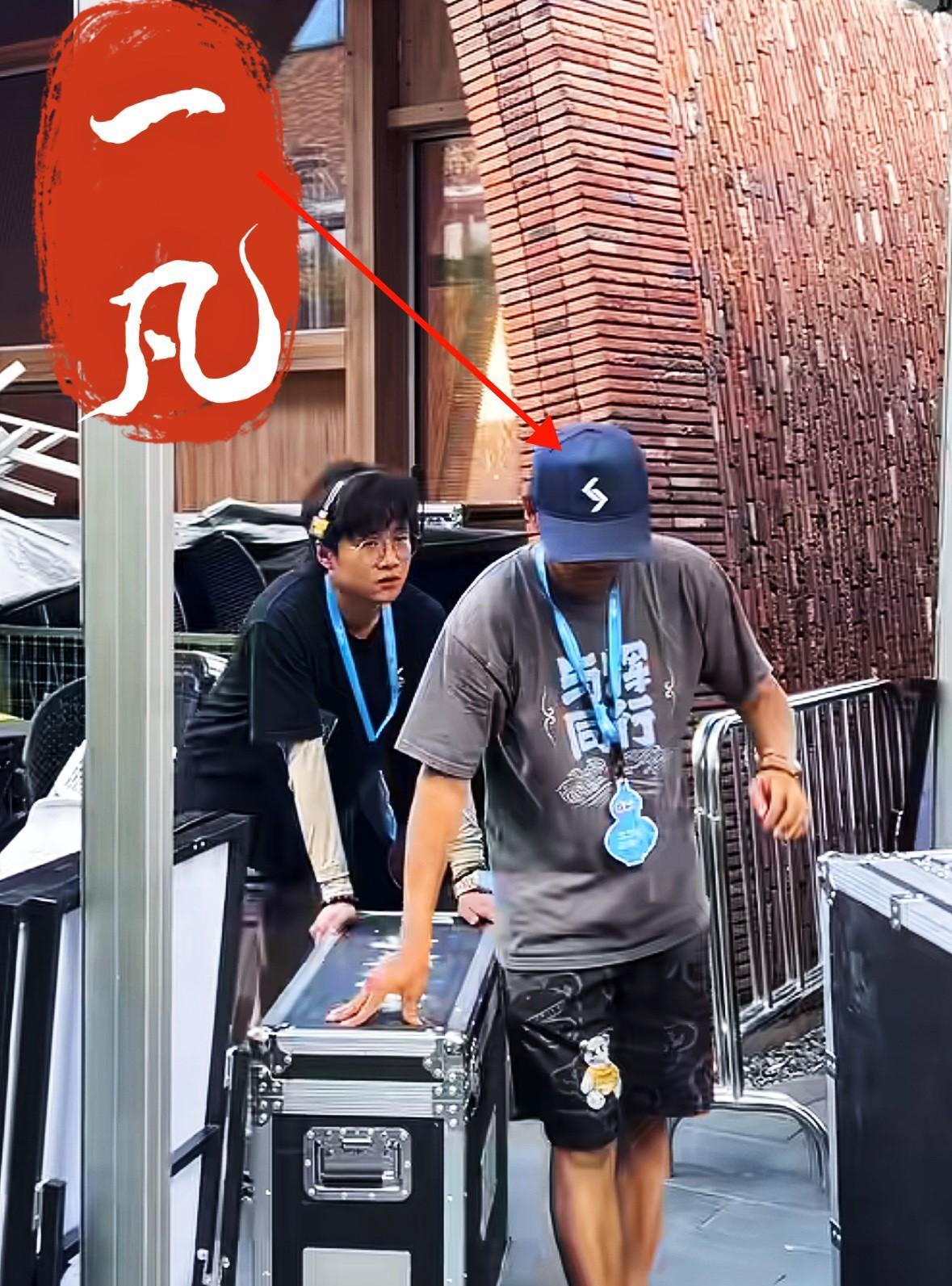 董宇辉的摄像团队怎么工作的？看看一凡、炸机哥、书博的幕后工作状态。董宇辉不干涉