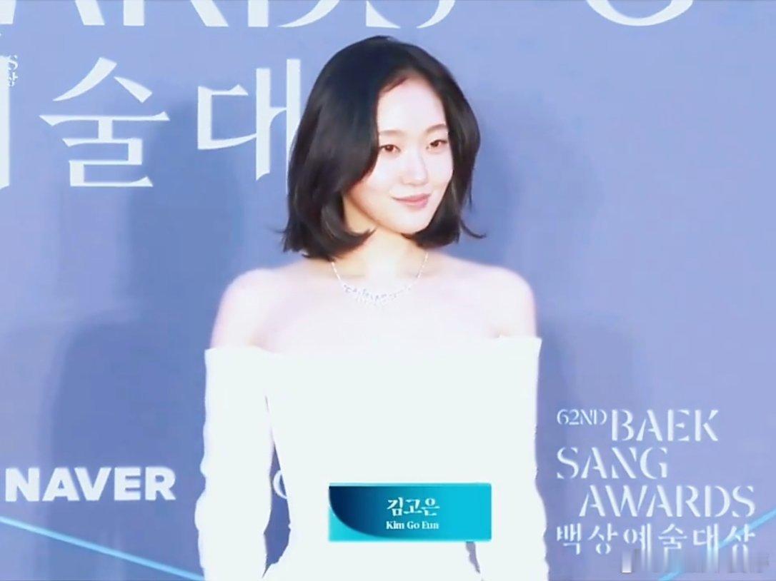 我该怎么和Tony老师形容金高银的同款发型呢？！这也太好看了吧…每个角度都松弛且
