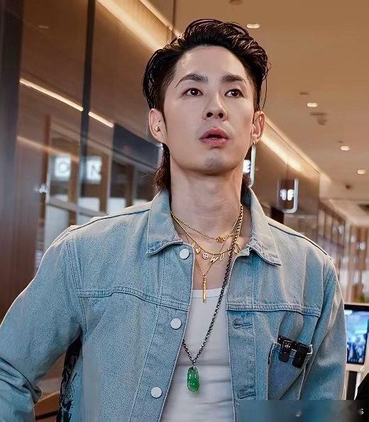47岁吴建豪再婚，所有人都以为他要分前妻百亿家产，可真相让你下巴掉地上。他们离婚