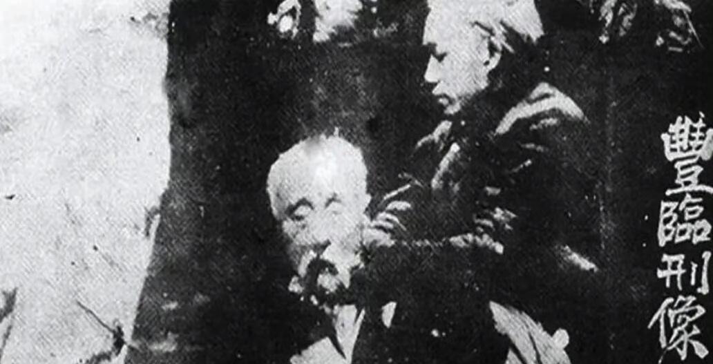 他是服从了，但也堵上了身家性命。他怕满清砍他的头，没想到最终被老百姓砍了头