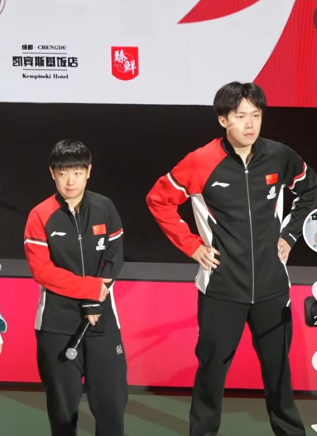 排山倒海的欢呼声，莎莎和大头就这样静静的听着、看着。欢呼吧，兴奋吧，幸福吧，反正