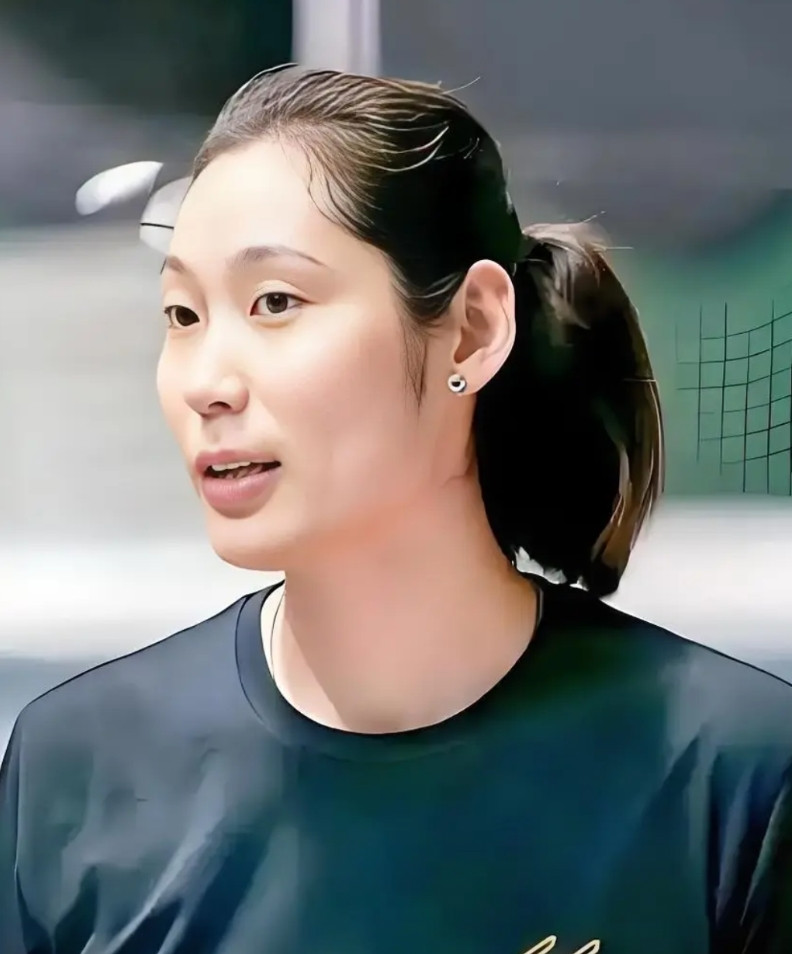 朱婷率领的河南女排0：3输给了准国家队江苏女排。原以为有不少贬朱婷的同志会欢