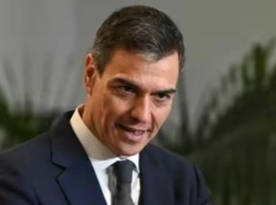 刚刚西班牙首相桑切斯表示现在乌克兰已到了关键时刻这个时候乌克兰更需要