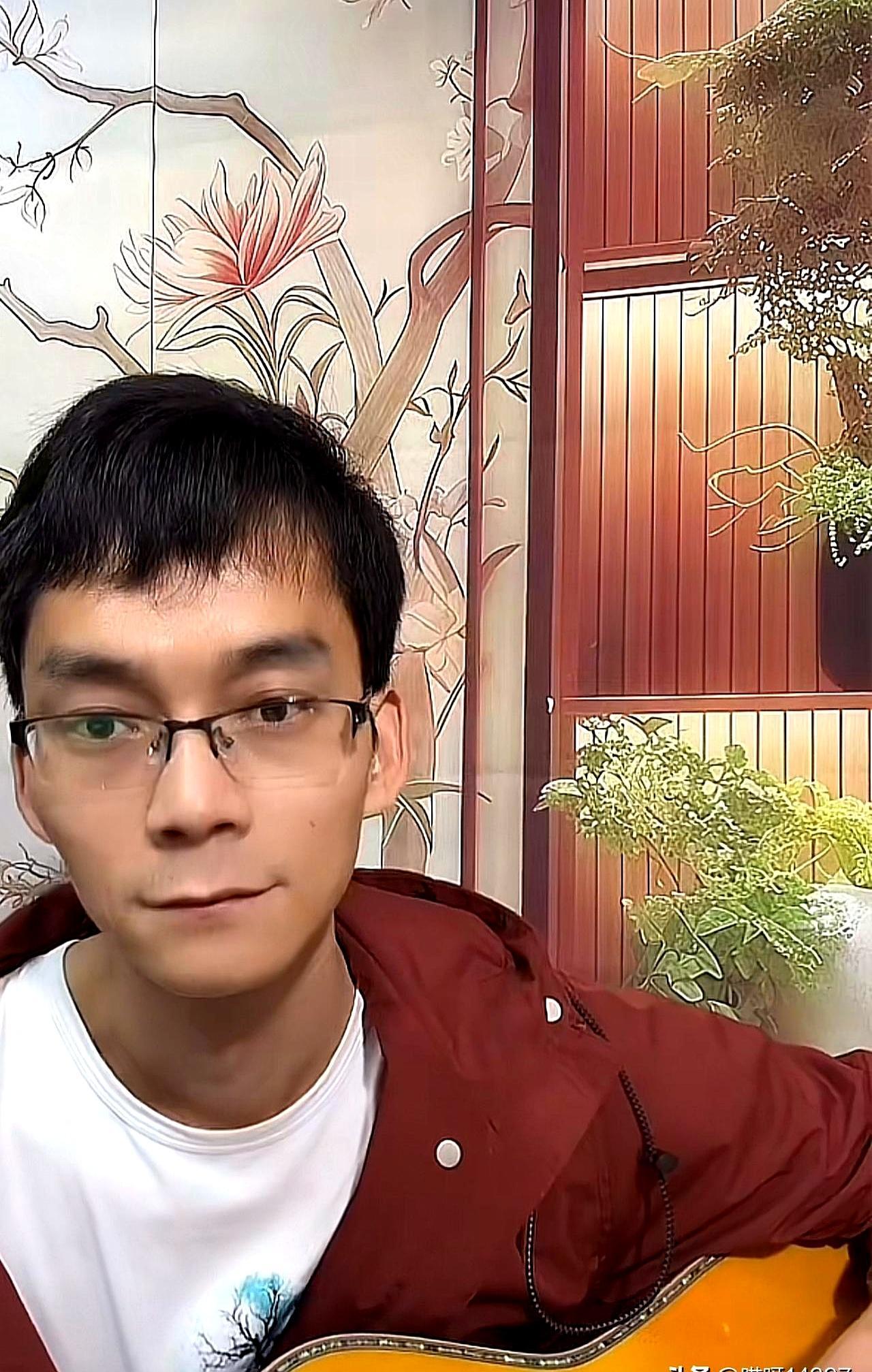 16次高考，601分，清华梦碎，华南师大收留。唐尚珺终于踏进大学门，却拿起