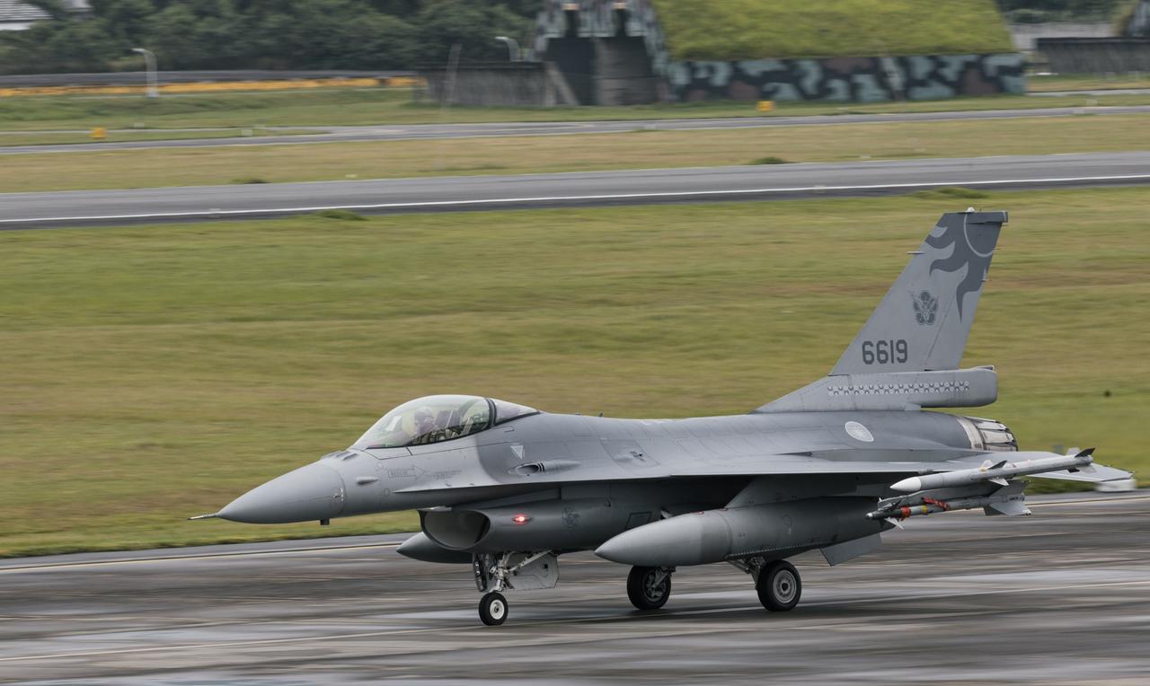 【汉光41号】7月10日，对岸汉光41号实兵演练进入第二天，空军各型机分别于各基