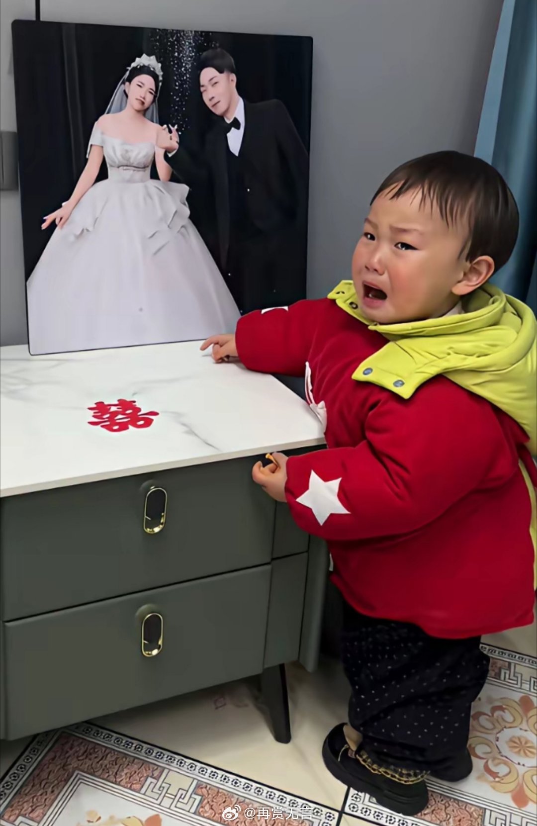 夫妻出门打工，钱少挣点都行，孩子尽量自己带。