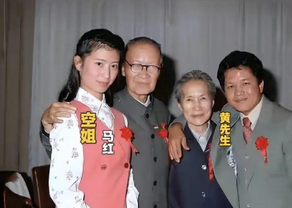80年代，台湾飞行员黄植诚起义后迎娶漂亮空姐，他当时驾驶最先进的F-5F战机飞往