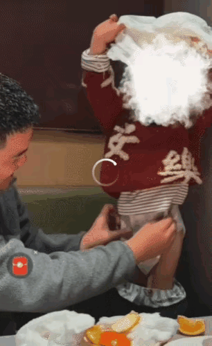 海底捞、又是海底捞！海底捞又塌房！小便门刚道歉，幼童纸尿裤又扔进火锅，这锅到底招