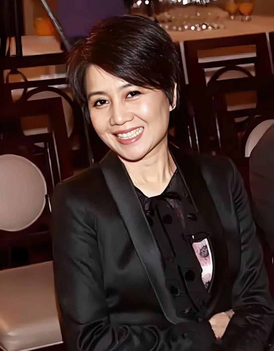 赌王偏爱生子多的梁安琪，为何不选她当家？反选无儿无女何超琼？何超琼是赌王亲自选的