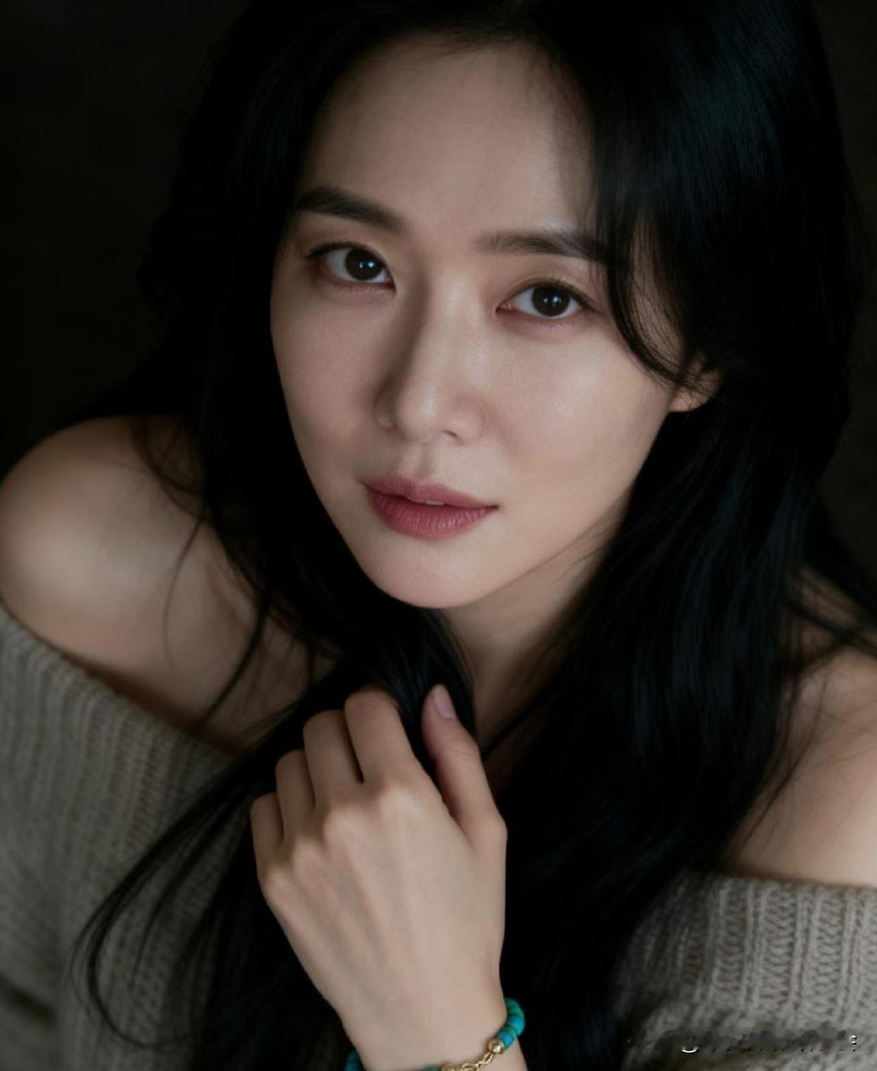 柔情似水，佳期如梦，忍顾鹊桥归路。两情若是久长时，又岂在朝朝暮暮。