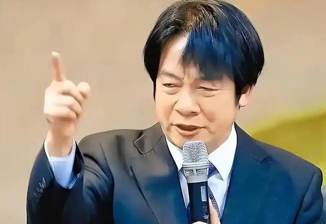 赖清德认为：中华人民共和国从1949年10月1日起，没有对台湾行使有效管治权，至
