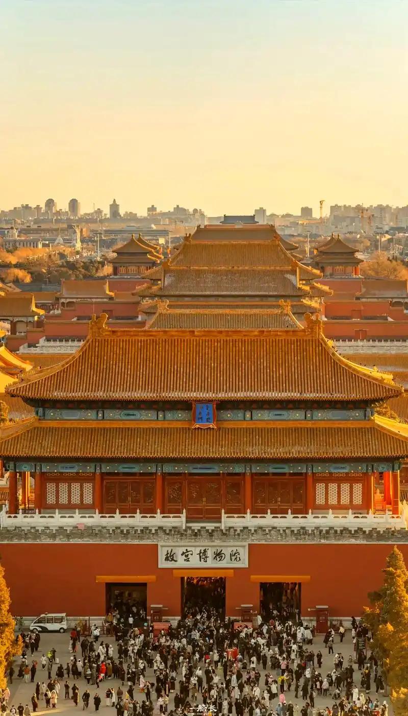 故宫缺钱到了什么地步，似乎永远入不敷出？故宫每年门票收入近8亿，文创收入大约15