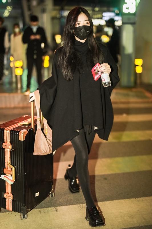 娱乐圈这“孩子瓜”剧情越来越精彩！网红黄一鸣又整出大动静，直播放话要起诉王思聪做