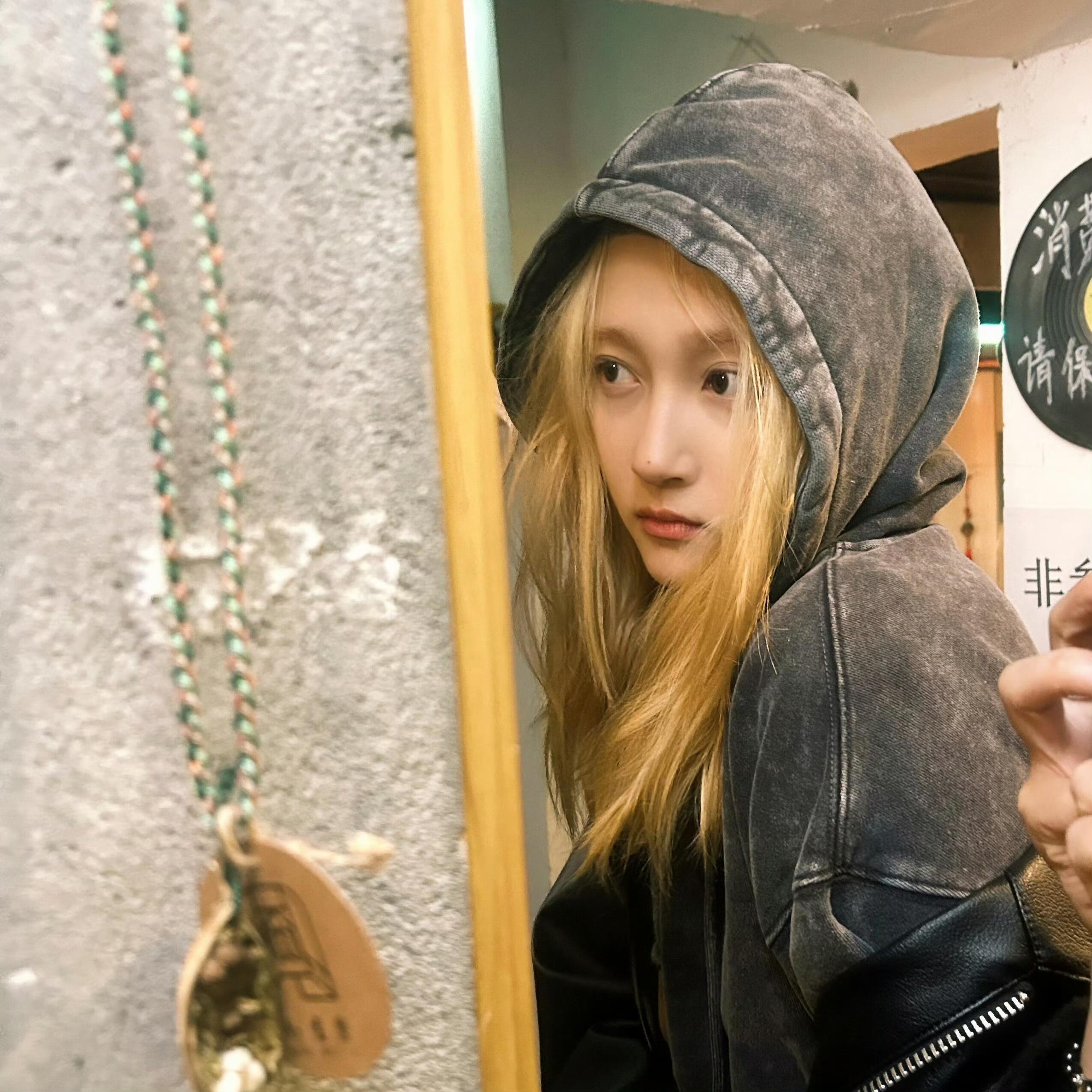 关晓彤向你发来一组头像