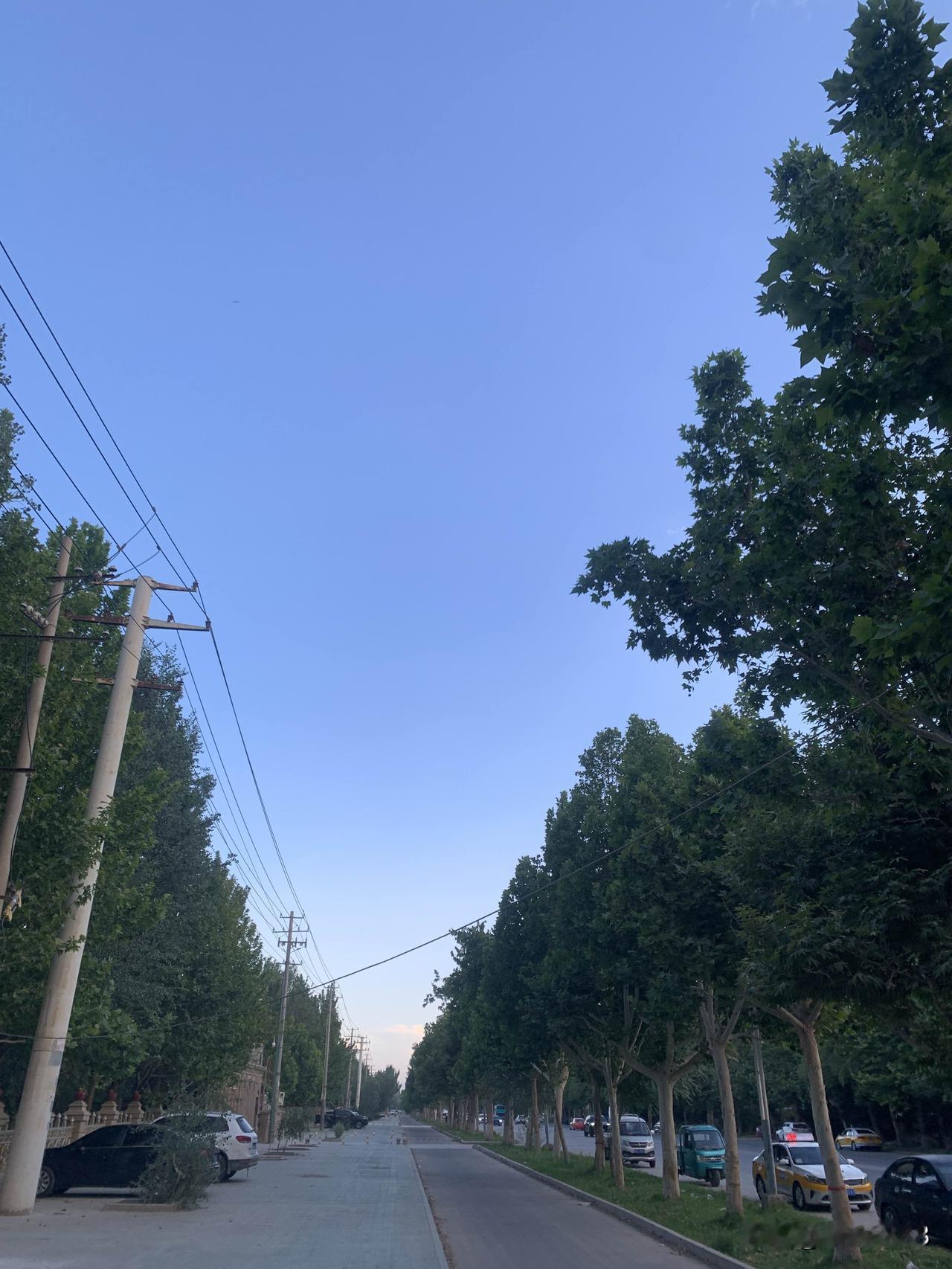 夜跑打卡，今天妥妥的6公里，每天晚上保持优良的锻炼习惯，夜跑，跑出健康，跑出人生