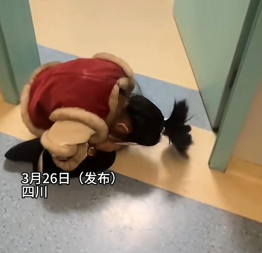 四川泸州，一女子独自带着女儿，来当地打拼，没想到突然大出血，被紧急送往医院治疗，