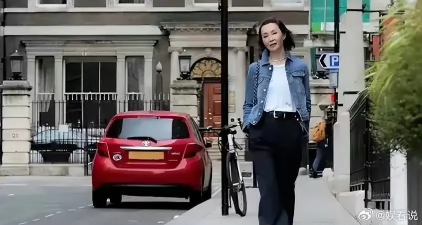 张曼玉的“老”何尝不是时光的勋章？从影后到摇滚爱好者，她始终活得肆意洒脱。如今在