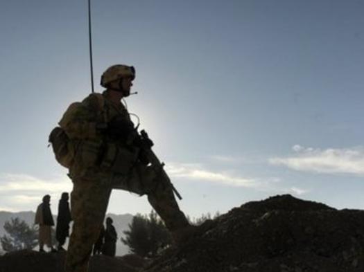 2005年，美军海豹突击队4名队员进入阿富汗山区搜捕塔利班头目，遭遇数百名塔利班