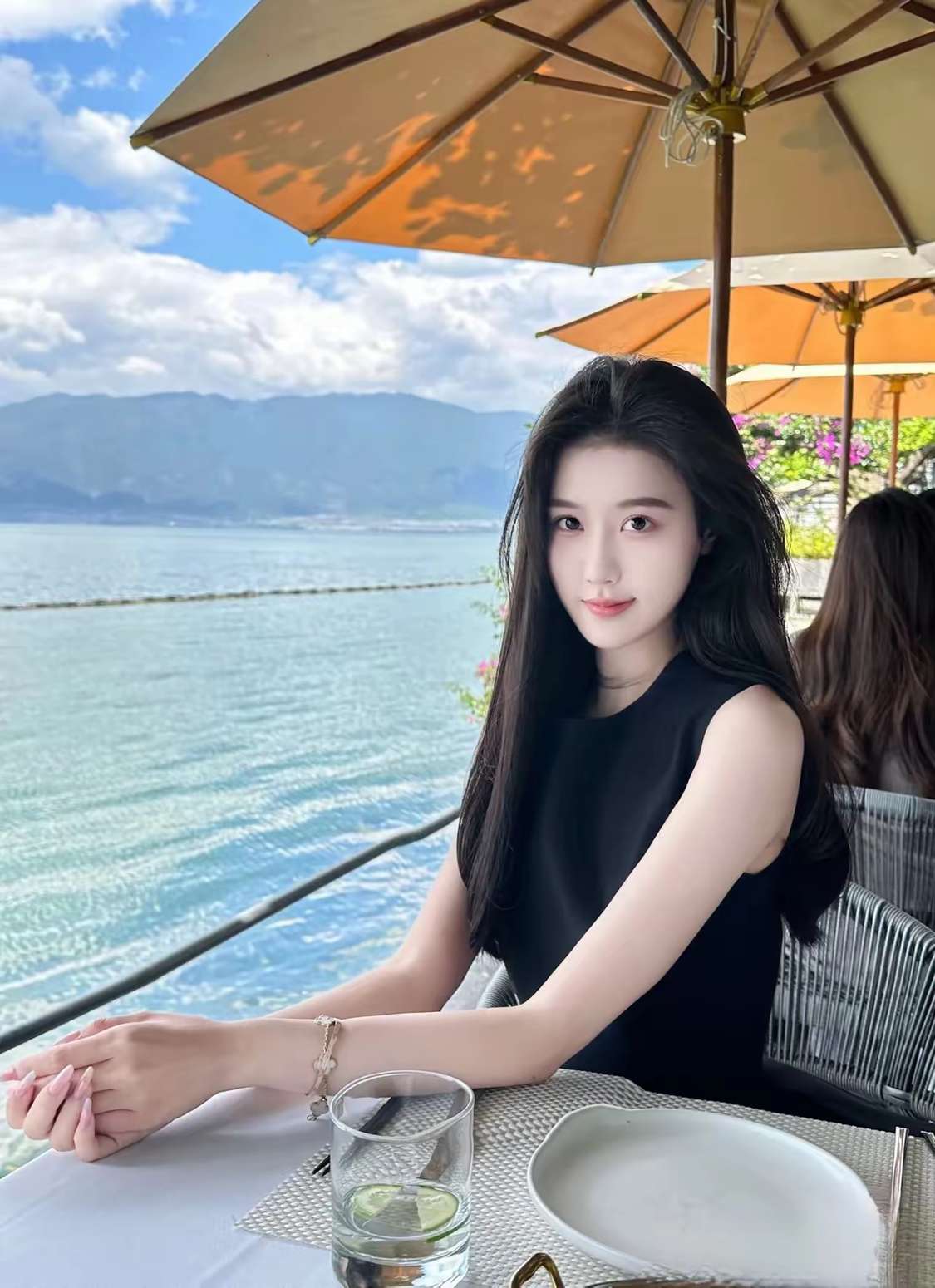 这么好看的女孩会嫁给普通人么？