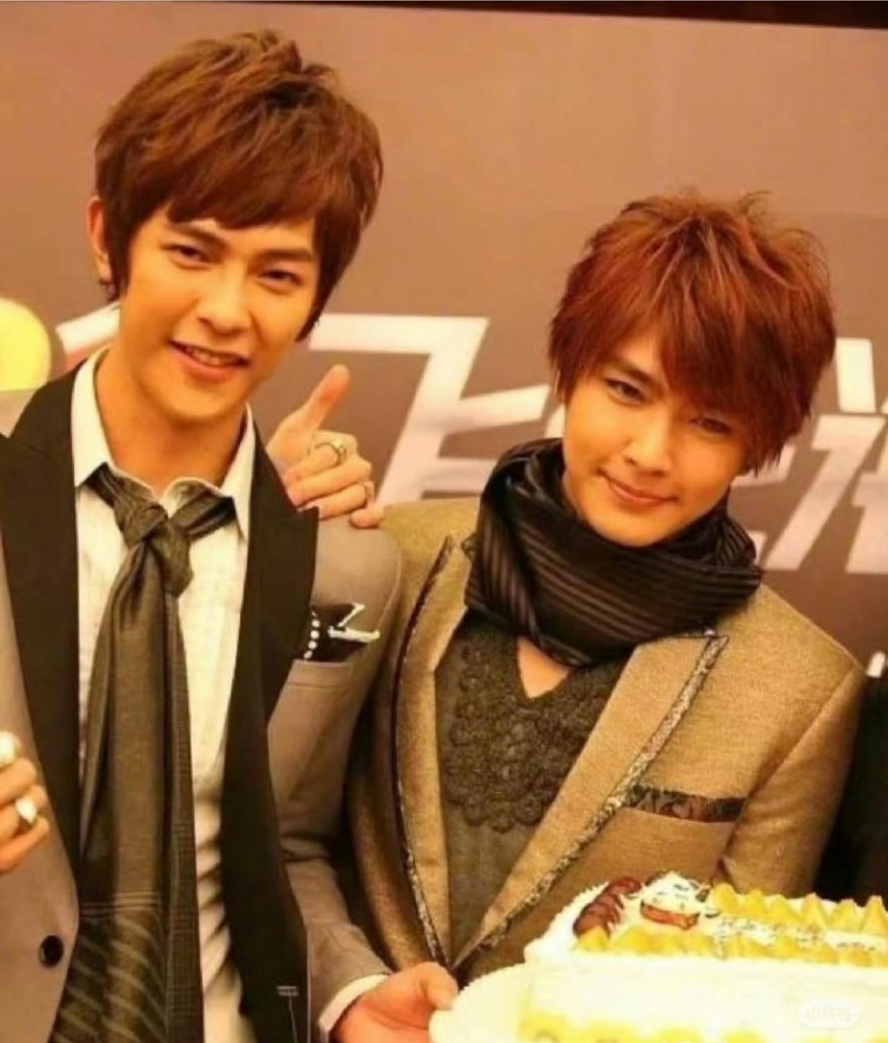 炎亚纶采访提起飞轮海，他说自己和其他三个成员已经没有联络了，和汪东城最有心结的，